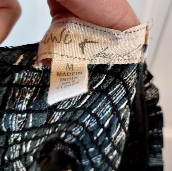 Kiwi + Punch Off Shoulder Blouse, size M - Picture 5 of 8